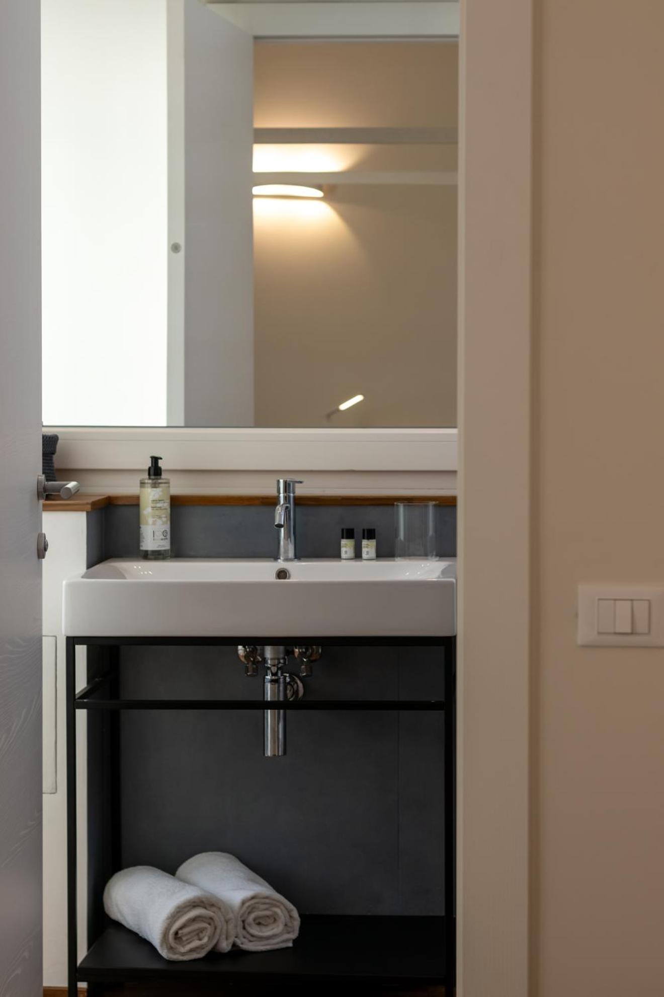 Il Faro Luxury Rooms & Lounge La Spezia Exterior photo